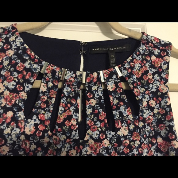 White House Black Market silky flower shell - Picture 2 of 3